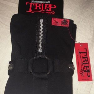 Tripp NYC O Ring Arm Warmers ♡